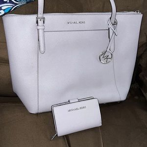 Authentic Lilac Michael Kors Purse & Wallet
